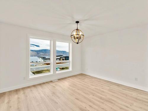 331 Rue Cheval Noir, Kamloops, BC - Indoor Photo Showing Kitchen With Upgraded Kitchen