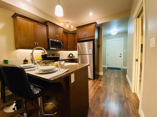 204-765 Mcgill Rd, Kamloops, BC - Indoor Photo Showing Kitchen With Double Sink With Upgraded Kitchen