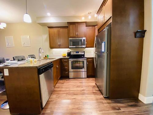 204-765 Mcgill Rd, Kamloops, BC - Indoor Photo Showing Kitchen