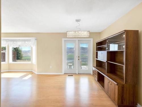 6712 Pinecrest Drive, Cache Creek, BC - Indoor Photo Showing Kitchen With Double Sink With Upgraded Kitchen