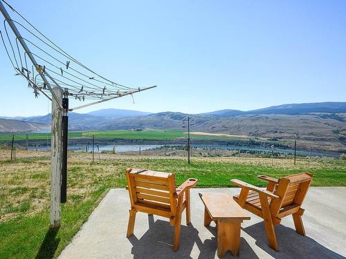 6712 Pinecrest Drive, Cache Creek, BC - Indoor Photo Showing Kitchen