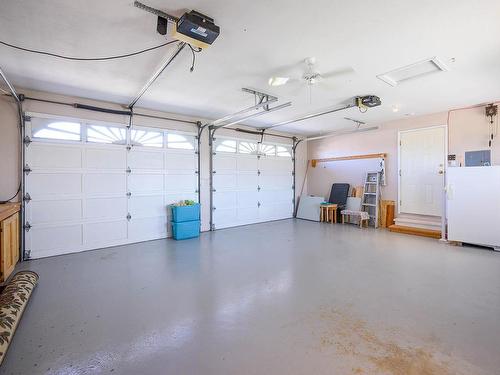 6712 Pinecrest Drive, Cache Creek, BC - Indoor Photo Showing Garage