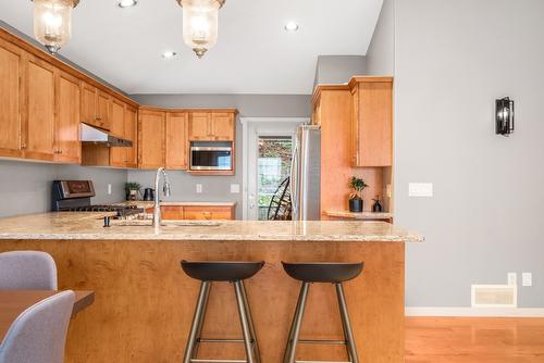 4979 Windsong Crescent, Kelowna, BC - Indoor Photo Showing Kitchen