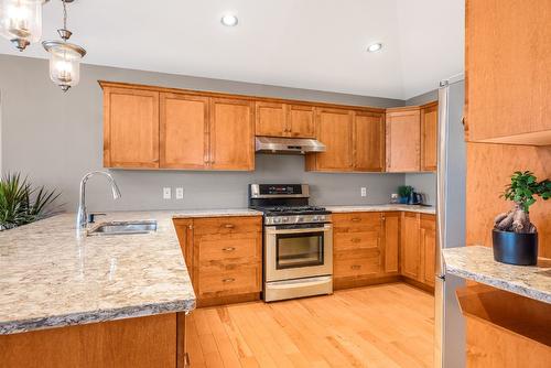 4979 Windsong Crescent, Kelowna, BC - Indoor Photo Showing Kitchen With Double Sink