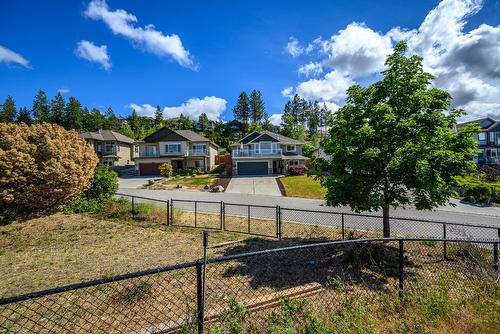 4979 Windsong Crescent, Kelowna, BC - Outdoor