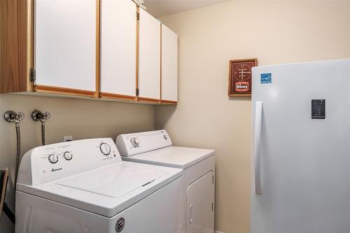 306-1329 Klo Road, Kelowna, BC - Indoor Photo Showing Laundry Room