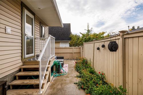 1945 Bowes Street, Kelowna, BC - Outdoor With Exterior