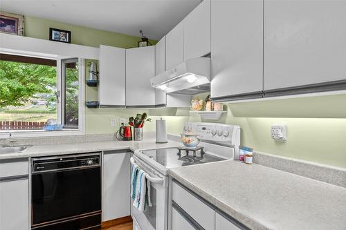 457 Valley Road, Kelowna, BC - Indoor Photo Showing Kitchen