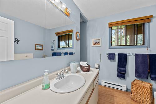 457 Valley Road, Kelowna, BC - Indoor Photo Showing Bathroom