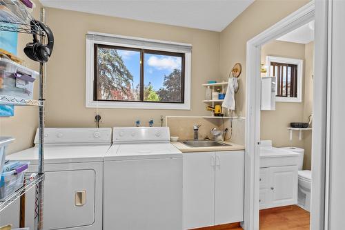 457 Valley Road, Kelowna, BC - Indoor Photo Showing Laundry Room