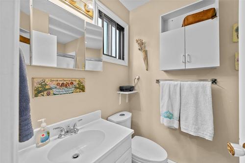 457 Valley Road, Kelowna, BC - Indoor Photo Showing Bathroom