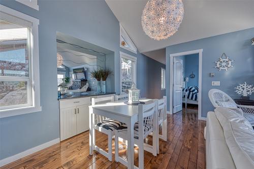 431-6987 Terazona Drive, Kelowna, BC - Indoor Photo Showing Dining Room