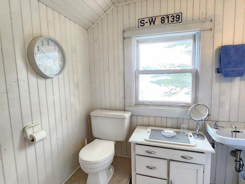 Salle de bains - 589 Ch. Macdougall, Brownsburg-Chatham, QC - Indoor Photo Showing Bathroom