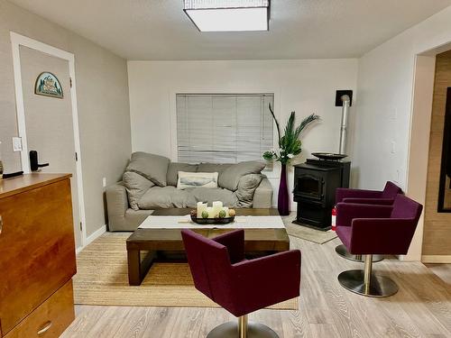 4179 Ashe Crescent, Scotch Creek, BC - Indoor Photo Showing Living Room With Fireplace