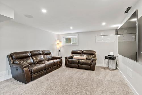 845 Richter Street, Kelowna, BC - Indoor Photo Showing Living Room With Fireplace