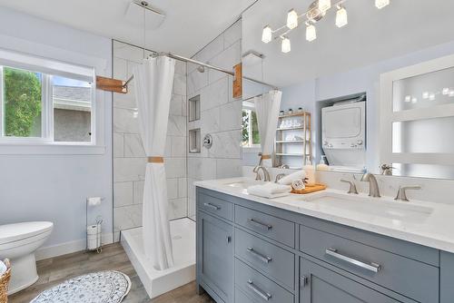 845 Richter Street, Kelowna, BC - Indoor Photo Showing Bathroom