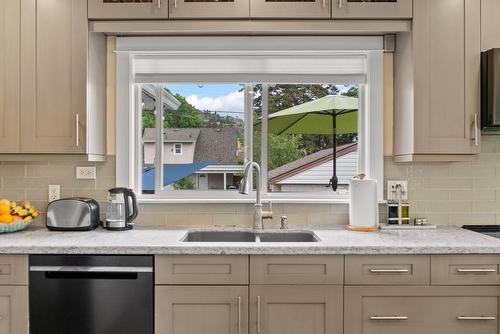 845 Richter Street, Kelowna, BC - Indoor Photo Showing Dining Room