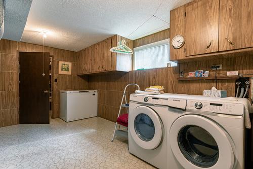 145 Bach Road, Kelowna, BC - Indoor Photo Showing Laundry Room