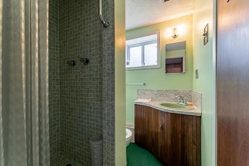 145 Bach Road, Kelowna, BC - Indoor Photo Showing Bathroom