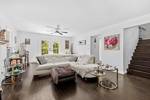 8765 Forsberg Road, Vernon, BC - Indoor Photo Showing Living Room