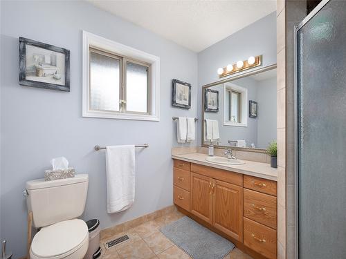 98 Morninngside Drive, Vernon, BC - Indoor Photo Showing Bathroom