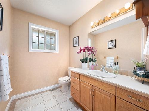 98 Morninngside Drive, Vernon, BC - Indoor Photo Showing Bathroom