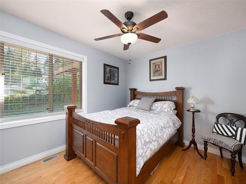 98 Morninngside Drive, Vernon, BC - Indoor Photo Showing Bedroom