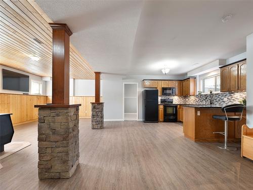 98 Morninngside Drive, Vernon, BC - Indoor Photo Showing Kitchen