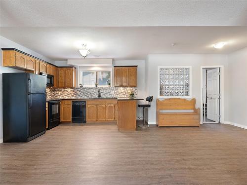 98 Morninngside Drive, Vernon, BC - Indoor Photo Showing Kitchen