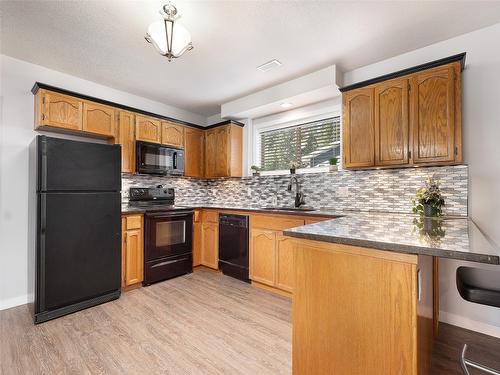 98 Morninngside Drive, Vernon, BC - Indoor Photo Showing Kitchen