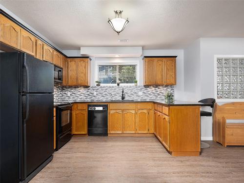 98 Morninngside Drive, Vernon, BC - Indoor Photo Showing Kitchen