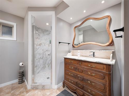 98 Morninngside Drive, Vernon, BC - Indoor Photo Showing Bathroom