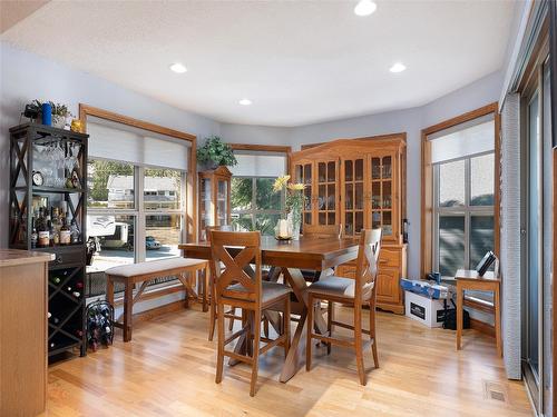 98 Morninngside Drive, Vernon, BC - Indoor Photo Showing Dining Room