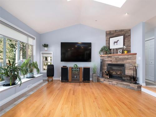 98 Morninngside Drive, Vernon, BC - Indoor Photo Showing Living Room With Fireplace