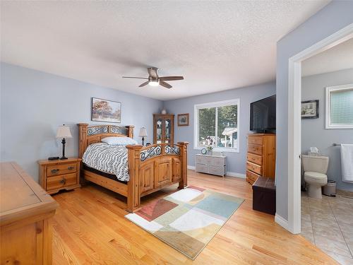 98 Morninngside Drive, Vernon, BC - Indoor Photo Showing Bedroom