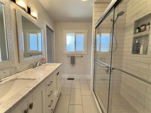 523 Stonor Street, Summerland, BC - Indoor Photo Showing Kitchen With Stainless Steel Kitchen With Upgraded Kitchen