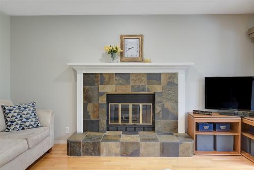 1142 Wintergeen Drive, Kelowna, BC - Indoor Photo Showing Living Room With Fireplace