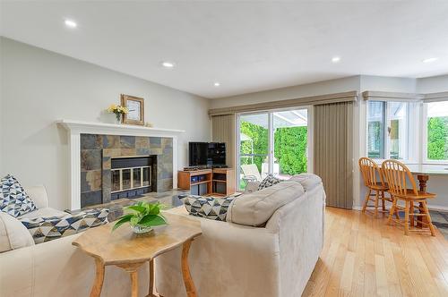 1142 Wintergeen Drive, Kelowna, BC - Indoor Photo Showing Living Room With Fireplace