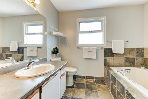 1142 Wintergeen Drive, Kelowna, BC - Indoor Photo Showing Bathroom