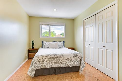 1142 Wintergeen Drive, Kelowna, BC - Indoor Photo Showing Bedroom