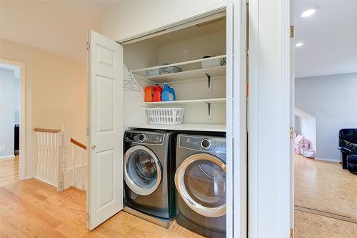 1142 Wintergeen Drive, Kelowna, BC - Indoor Photo Showing Laundry Room