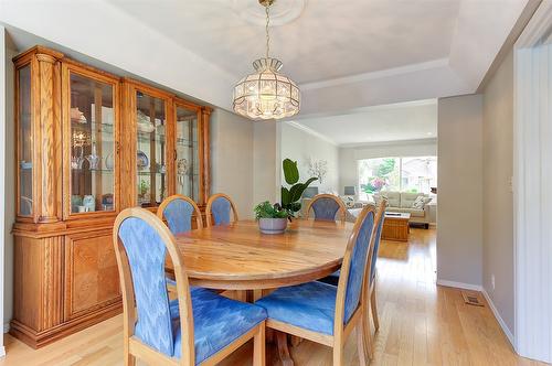 1142 Wintergeen Drive, Kelowna, BC - Indoor Photo Showing Dining Room