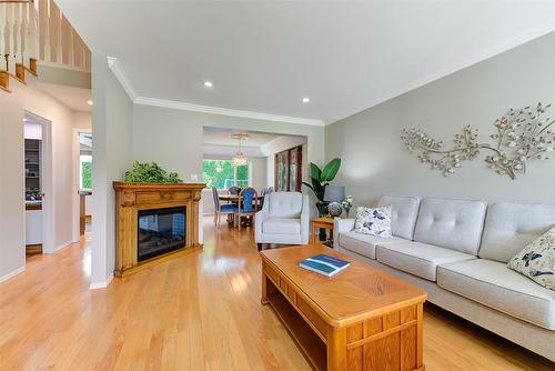 1142 Wintergeen Drive, Kelowna, BC - Indoor Photo Showing Living Room With Fireplace