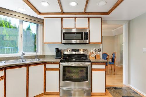 1142 Wintergeen Drive, Kelowna, BC - Indoor Photo Showing Kitchen With Double Sink