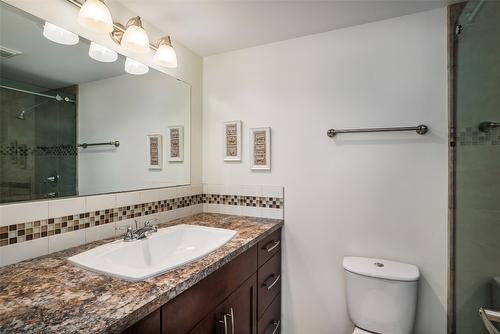 203-1056 Bernard Avenue, Kelowna, BC - Indoor Photo Showing Bathroom