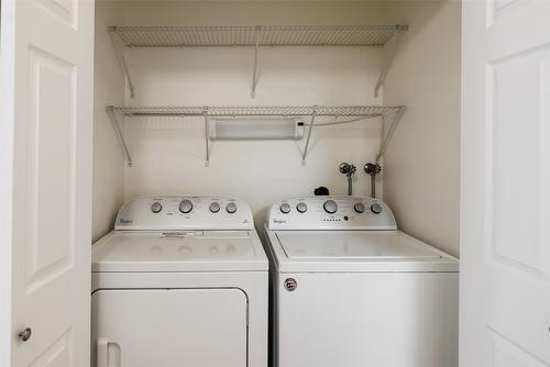 203-1056 Bernard Avenue, Kelowna, BC - Indoor Photo Showing Laundry Room