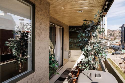 203-1056 Bernard Avenue, Kelowna, BC - Outdoor With Exterior