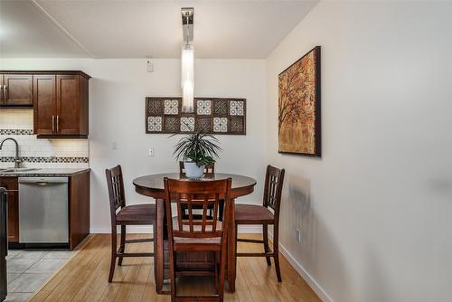 203-1056 Bernard Avenue, Kelowna, BC - Indoor Photo Showing Dining Room