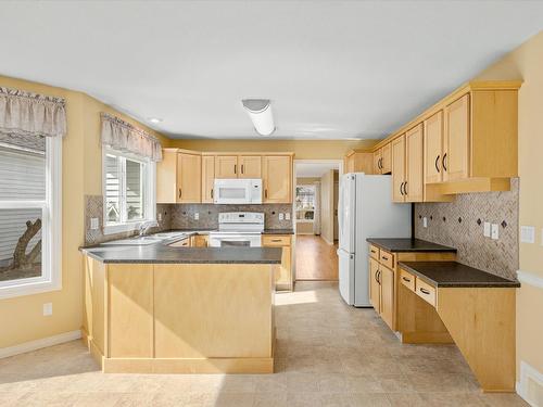 71-1101 Cameron Avenue, Kelowna, BC - Indoor Photo Showing Kitchen