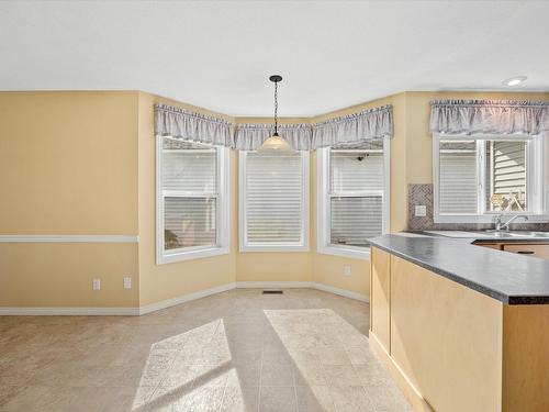 71-1101 Cameron Avenue, Kelowna, BC - Indoor Photo Showing Kitchen With Double Sink